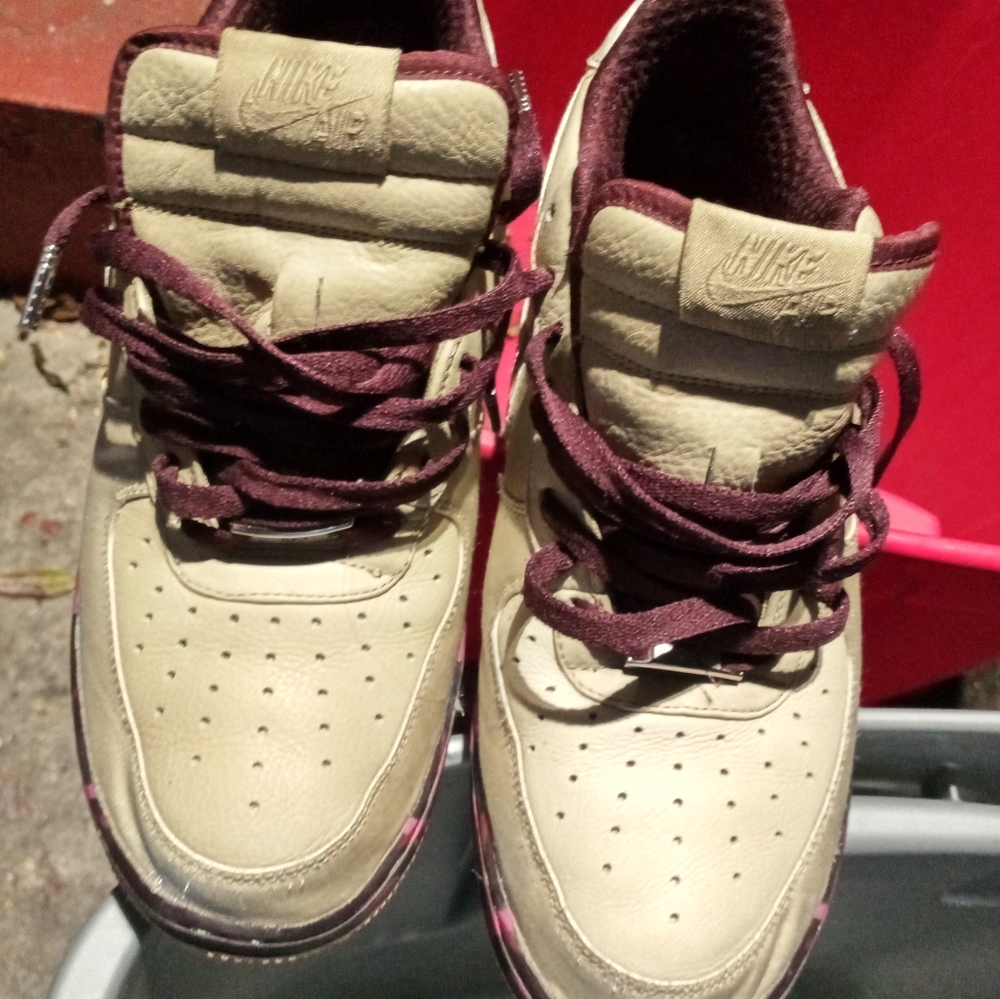 Sneakers - Picture 15 of 16